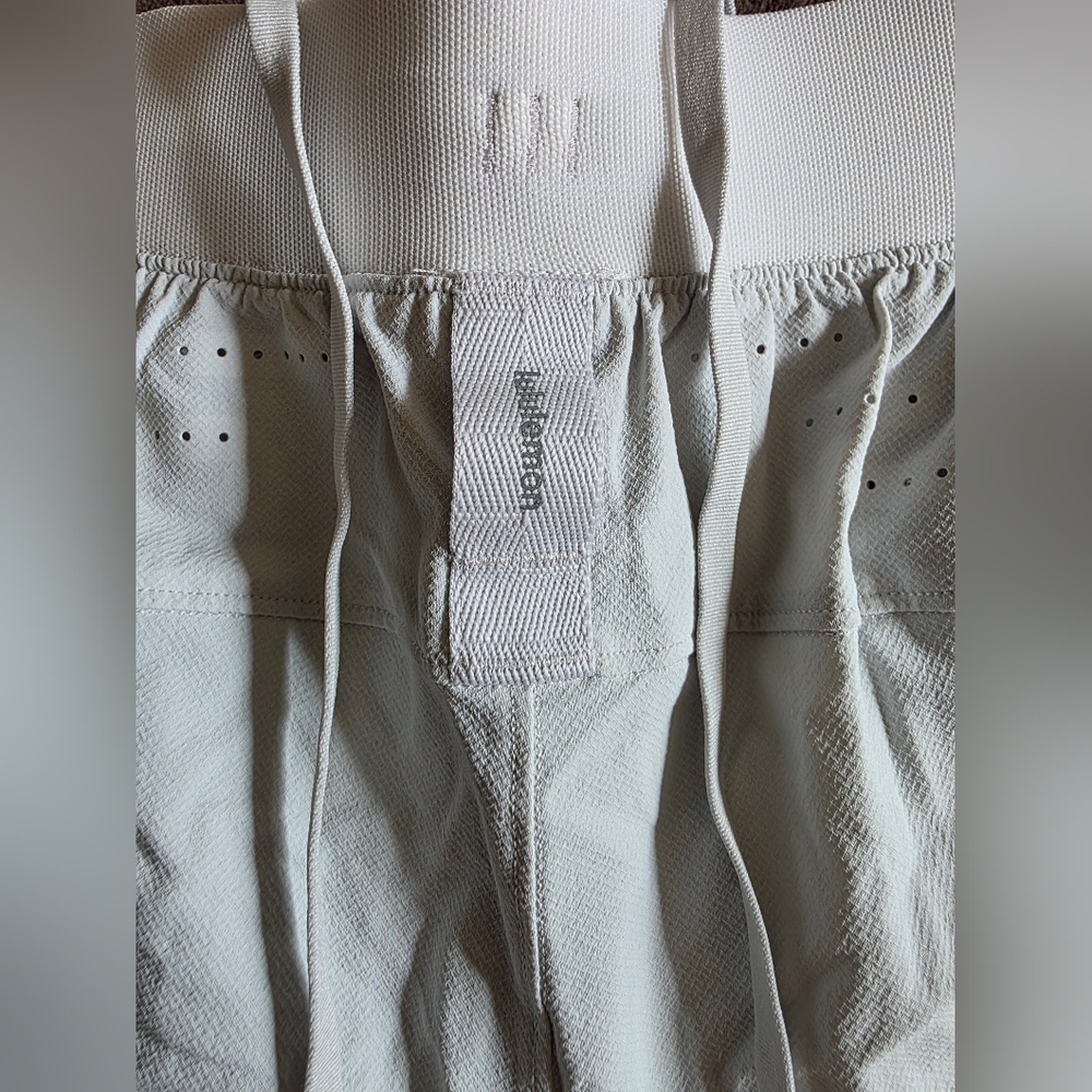 Lululemon FIRE! NWT! License To Train Short LL 7" Updated in Vapor. Sz XL. R2S! - Picture 14 of 15